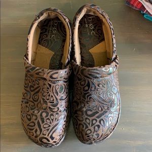 Clark clogs with cute print